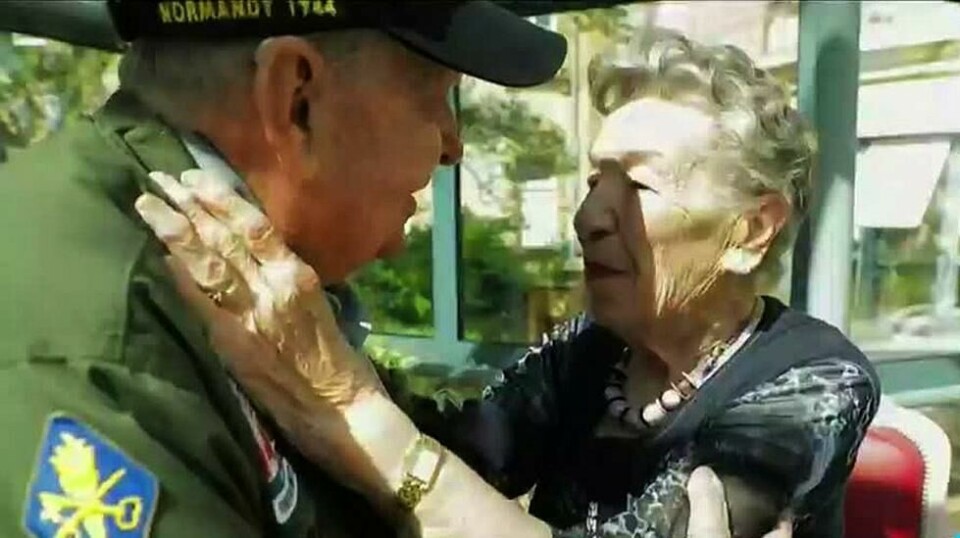 Etter 75 år møttes franske Jeannine Pierson og amerikanske K.T. Robbins igjen.
