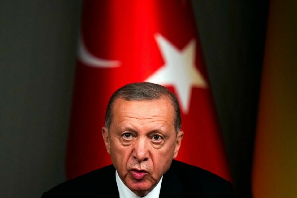 President Recep Tayyip Erdogan går med på å slippe Sverige inn i Nato og oversender nå søknaden til den tyrkiske nasjonalforsamlingen for ratifisering. President Recep Tayyip Erdogan går med på å slippe Sverige inn i Nato og oversender nå søknaden til den tyrkiske nasjonalforsamlingen for ratifisering. Foto: Francisco Seco / AP
