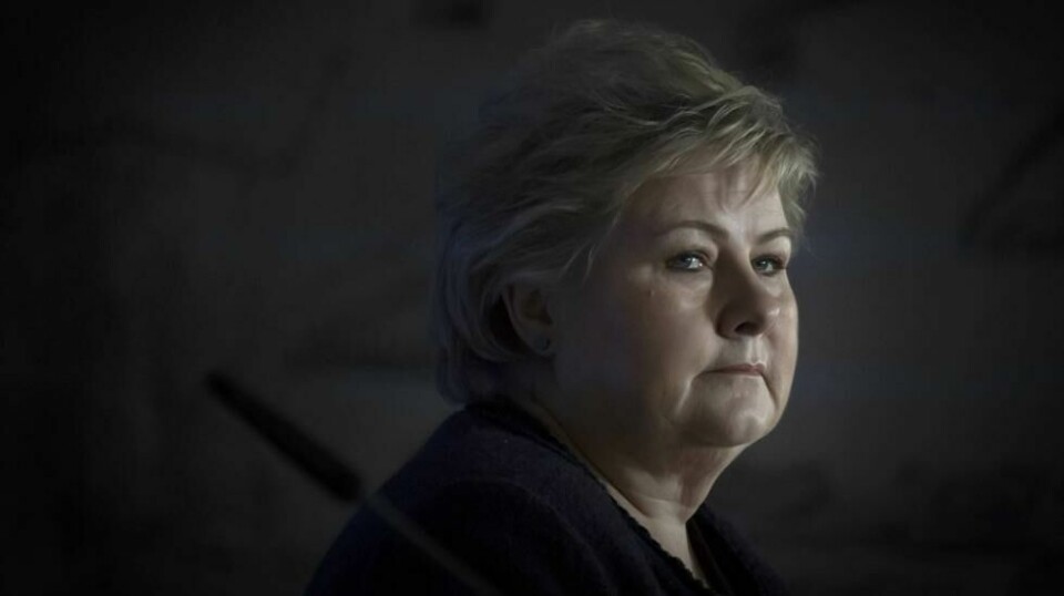 Erna Solberg og Norge trekkes frem i den britiske avisen The Guardian.