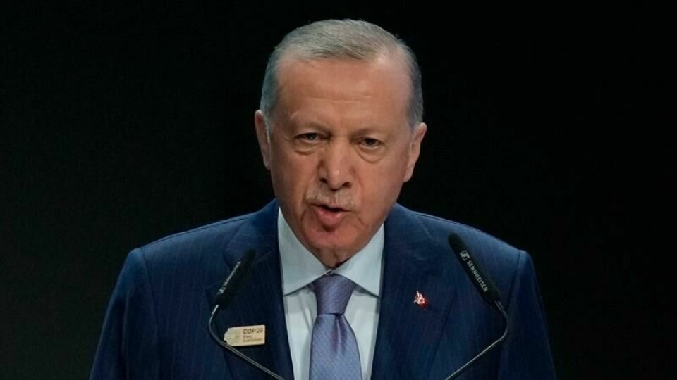 Tyrkias president Recep Tayyip Erdogan ønsker å hjelpe til med gjenoppbyggingen av Syria, sier han.