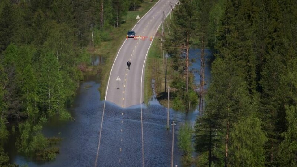 Veiene her i landet får hard medfart av flom, snø og frost. Vedlikeholdet følges ikke godt nok opp, mener Vegtilsynet i en ny rapport om Statens vegvesen.