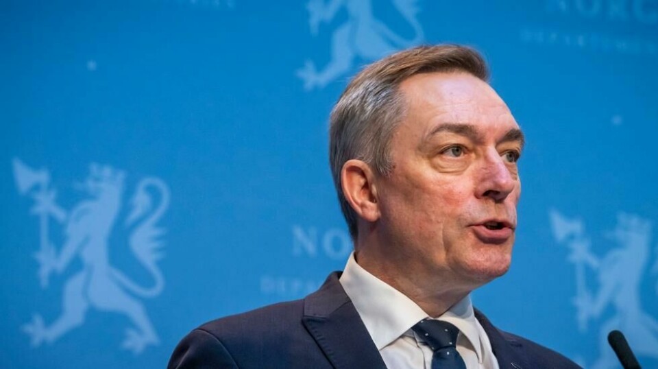 Forsvarsminister Frank Bakke-Jensen (H) vil ikke granske påstander om at norskstøttet syrisk milits også har smuglet narkotika.