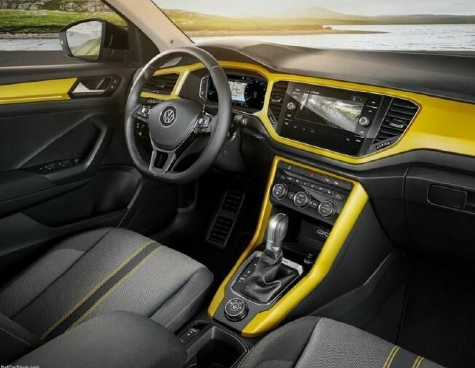 VW satser på et ganske særpreget interiør. Standardutstyret er rikholdig, dessuten kan kundene velge mellom svært mye ekstrautstyr. VW satser på et ganske særpreget interiør. Standardutstyret er rikholdig, dessuten kan kundene velge mellom svært mye ekstrautstyr.