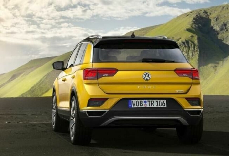 Bakfra synes det godt at bilen er bred og lav. Dette skal bli ett av de mest sporty alternativene i klassen. Bakfra synes det godt at bilen er bred og lav. Dette skal bli ett av de mest sporty alternativene i klassen.