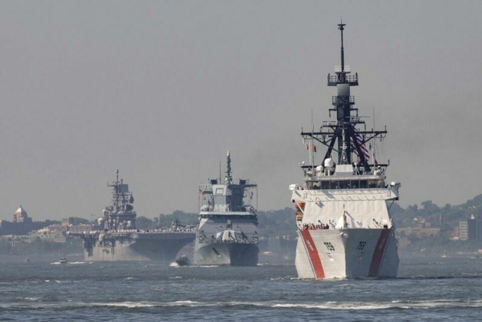 Det amerikanske kystvaktskipet «Calhoun» (til høyre) kommer til Norge for å delta i en marineøvelse i april.