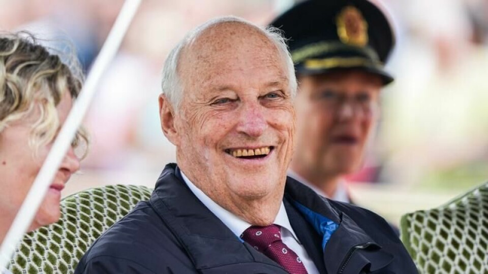 Kong Harald avbildet under fylkesbesøkene til Agder og Rogaland i vår.