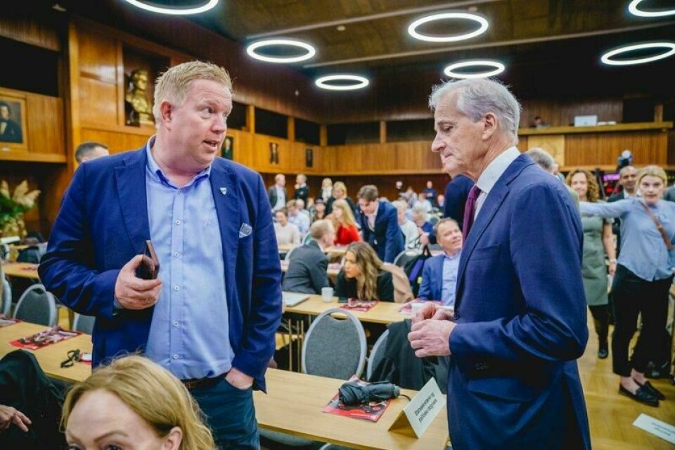 Amund Hellesø er valgt til ny fylkesleder i Trøndelag Ap. Her fra en tidligere anledning med partileder Jonas Gahr Støre.