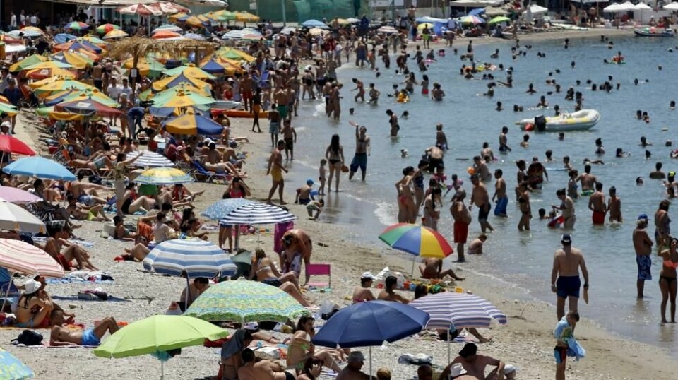 Stadig flere nordmenn velger å legge sydenferien til utenfor høysesongen. Bildet er tatt på Alimos-stranden, sør for Athen.