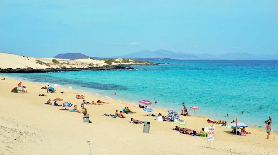 - Kanariøyenes beste strender ligger på Fuerteventura, mener direktøren for det spanske turistkontoret i Norge, Juan Francisco Cervero. Her er fredelige El Moro-stranden på øya.