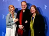 Jannike Kruse, Stellan Skarsgard og Jorunn Kjellsby under filmfestivalen i Berlin der de promoterte filmen 'En Ganske Snill Mann' i 2010. Foto: Christian Charisius / Reuters