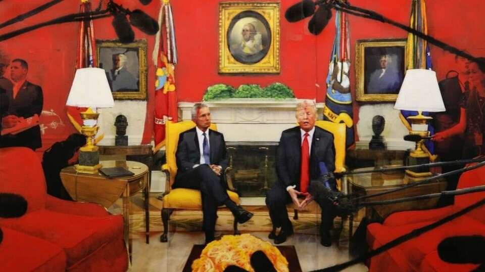 Verket «Red Room», der Nato-generalsekretær Jens Stoltenberg møter daværende president Donald Trump, inngår i utstillingen «Power Trilogy» – som tar for seg makt i ulike former. Foto: Ateliér Per Fronth / Fineart Oslo / NTB