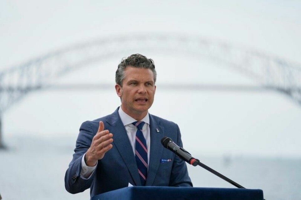 USAs forsvarsminister Pete Hegseth ved havnen Rodman på stillehavssiden av Panamakanalen.