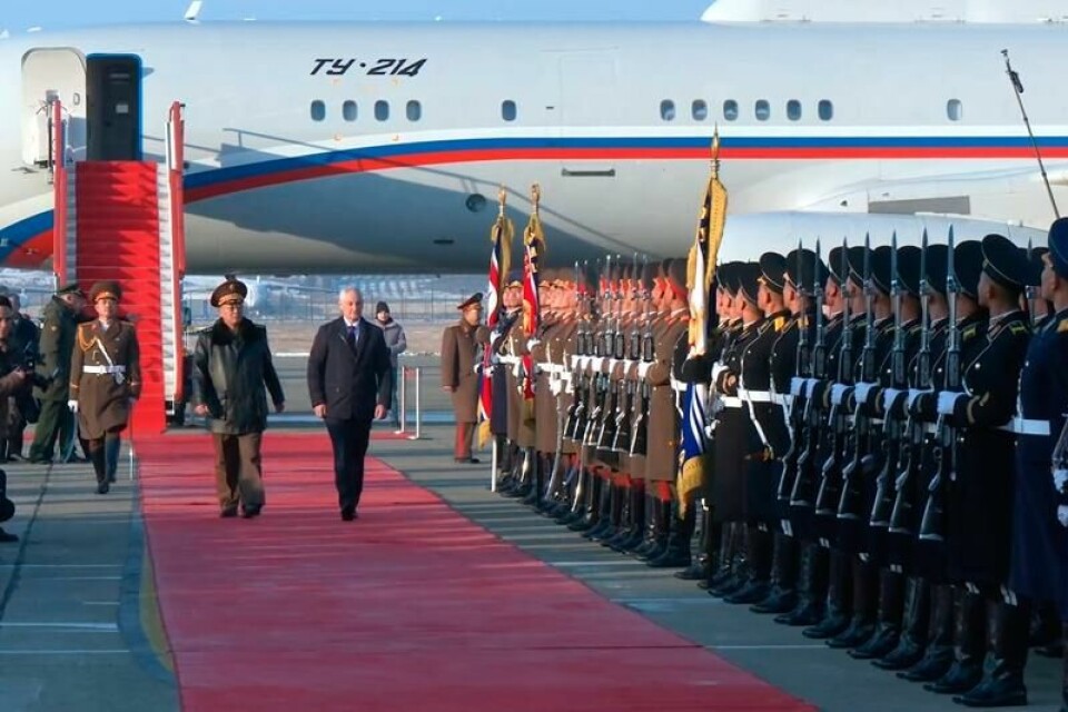 Russlands forsvarsminister Andrej Belousov ankom Pyongyang fredag.