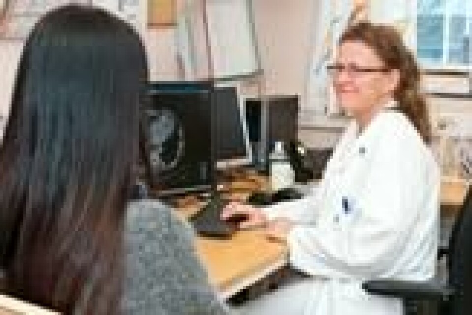 – Det er nok mange som får en slags dårlig samvittighet når de får diagnosen lungekreft, sier overlege og kreftforsker Åslaug Helland. – Det er nok mange som får en slags dårlig samvittighet når de får diagnosen lungekreft, sier overlege og kreftforsker Åslaug Helland. Foto: Per Marius Didriksen / OUS