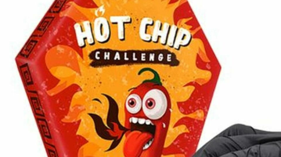 Produktet «Hot Chip Challenge» trekkes fra markedet fordi den er så sterk at den anses som helsefarlig. Foto: Mattilsynet / NTB