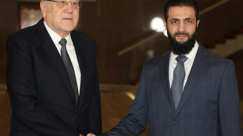 Den libanesiske statsministeren Najib Mikatis kontor har offentliggjort dette bildet av ham og Syrias leder Ahmed al-Sharaa i Damaskus lørdag.