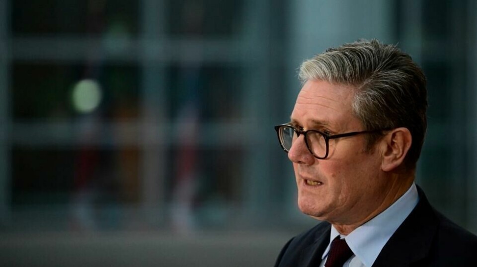 Storbritannias statsminister Keir Starmer avviser at britiske Labour-medlemmer driver med ulovlige utenlandske bidrag i valgkampen i USA, slik Donald Trump hevder. Foto: John MacDougall / Pool Photo via AP / NTB