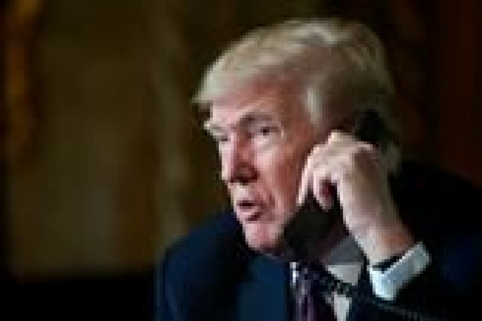 President Donald Trump er ofte i telefonsamtaler med verdensledere, men flere Hvite hus-ansatte er fortvilet over at han er ualminnelig hard overfor allierte, mens han fremstår svak i møte med verdensledere som Putin og Erdogan. Foto: Susan Walsh / AP / NTB scanpix President Donald Trump er ofte i telefonsamtaler med verdensledere, men flere Hvite hus-ansatte er fortvilet over at han er ualminnelig hard overfor allierte, mens han fremstår svak i møte med verdensledere som Putin og Erdogan. Foto: Susan Walsh / AP / NTB scanpix Foto: NTB scanpix