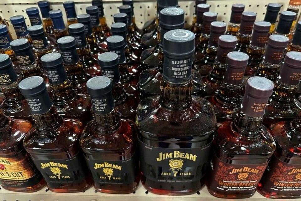 Amerikansk bourbon er blant varene som trues av økt toll etter at USAs president Donald Trump har innledet handelskrig med viktige handelspartnere. Tollsjokket kan gi verdensøkonomien en tung hangover, frykter økonomer.