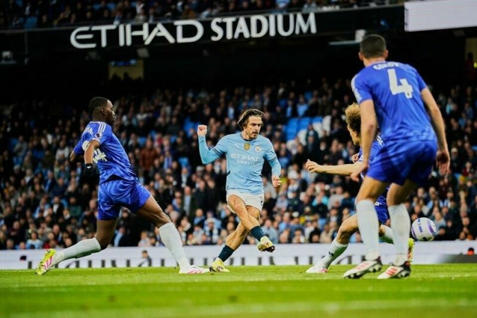 Jack Grealish scorer Manchester Citys tidlige ledermål mot Leicester.
