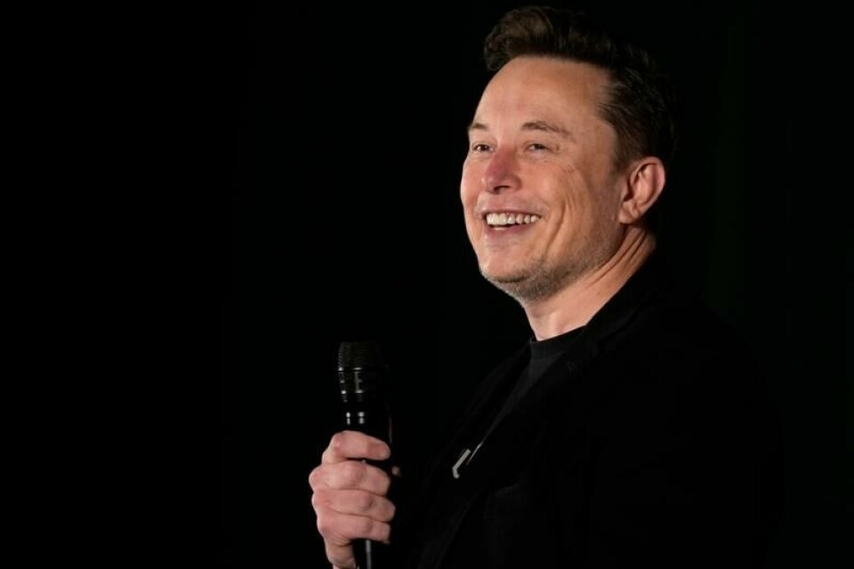 Amerikanske myndigheter fremmer søksmål mot Elon Musk for oppkjøpet av Twitter i 2022. Musk døpte senere om plattformen til X.