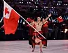 Pita Taufatofua bar Tongas flagg under åpningsseremonien i Pyeongchang. Foto: Petr David Josek / AP