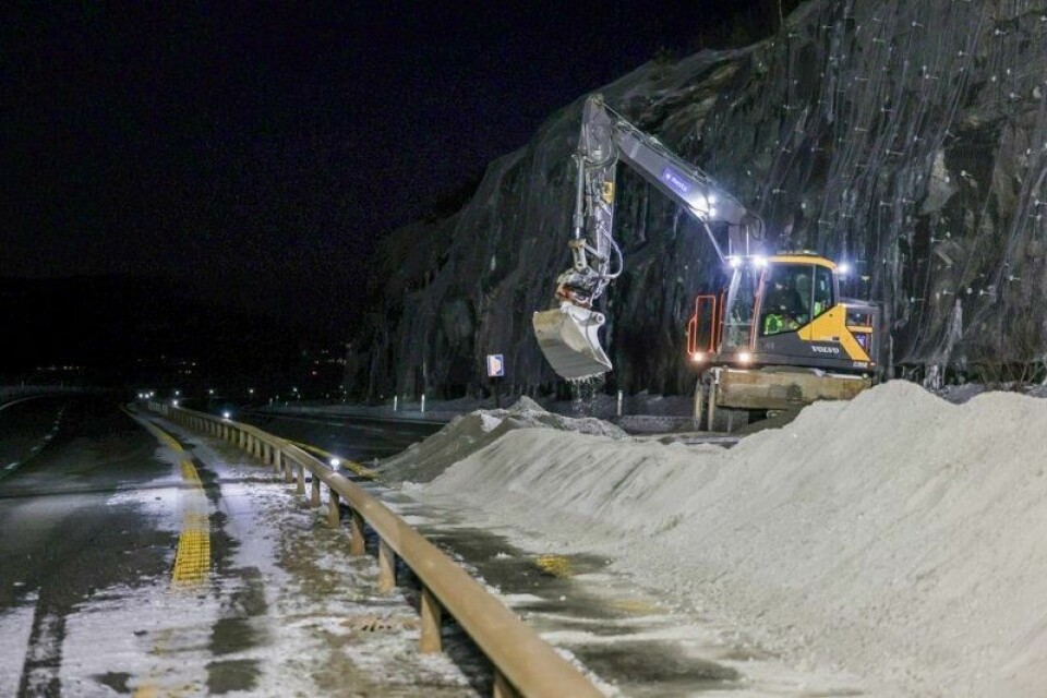 Oppryddingsarbeidet på E6 ved Morskogen nord for Minnesund i Eidsvoll har vært krevende.
