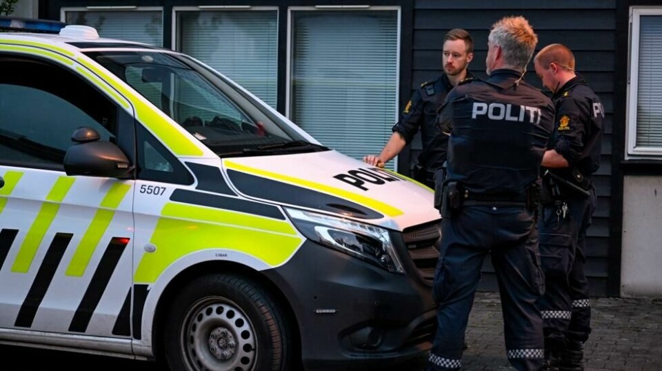Politiet utenfor boligen der de ble funnet i Stavanger.