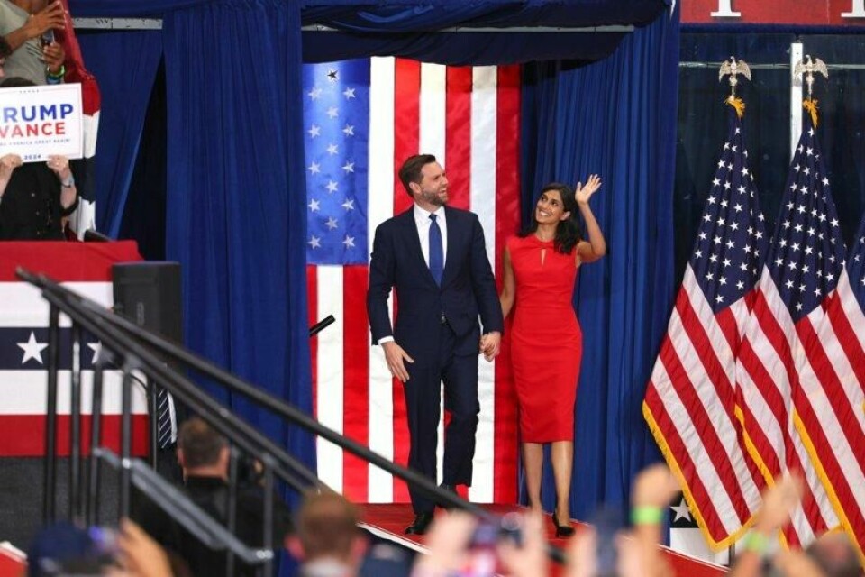 Denne uka kommer USAs visepresident J.D. Vance og hans kone Usha Vance på besøk til Grønland, som føler et økende amerikansk press. Her er paret på et valgkampmøte i fjor sommer.