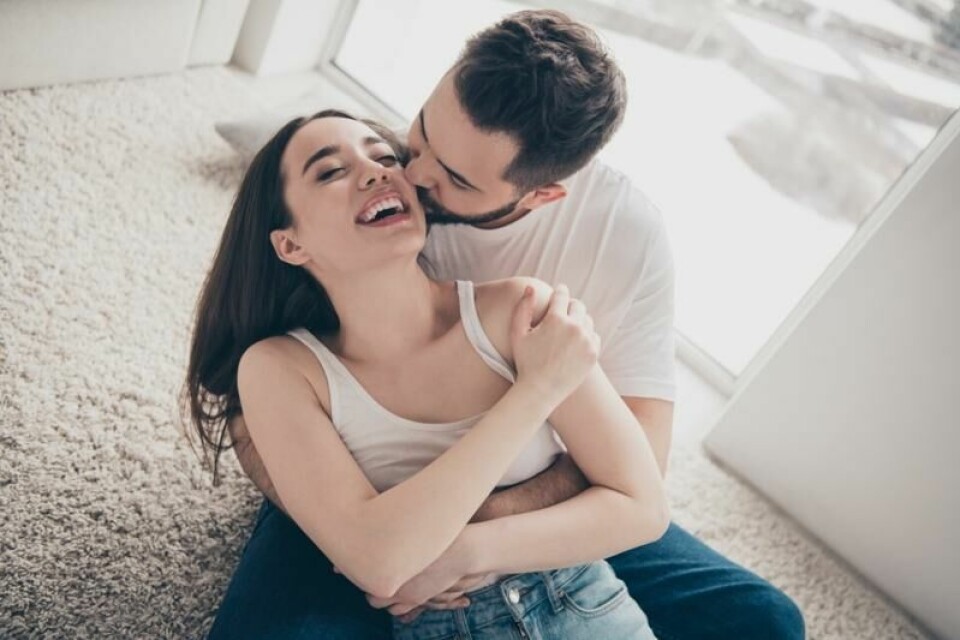 Mange single drømmer om å finne sitt livs store kjærlighet. Sexologene mener at å gå utenfor komfortsonen sin er det første steget. Mange single drømmer om å finne sitt livs store kjærlighet. Sexologene mener at å gå utenfor komfortsonen sin er det første steget. Foto: Roman Samborskyi / Shutterstock / NTB