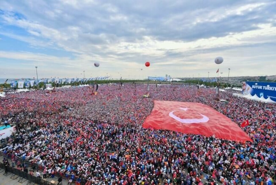 Tilhengere av Erdogan under et folkemøte i Istanbul 17. juni. Scanpix/AFP. Tilhengere av Erdogan under et folkemøte i Istanbul 17. juni. Scanpix/AFP.