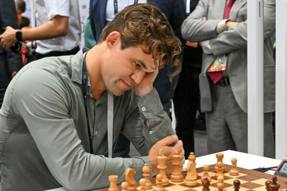 Magnus Carlsen bryter med Fide etter buksestraff: – Vil ikke ha noe med dem å gjøre