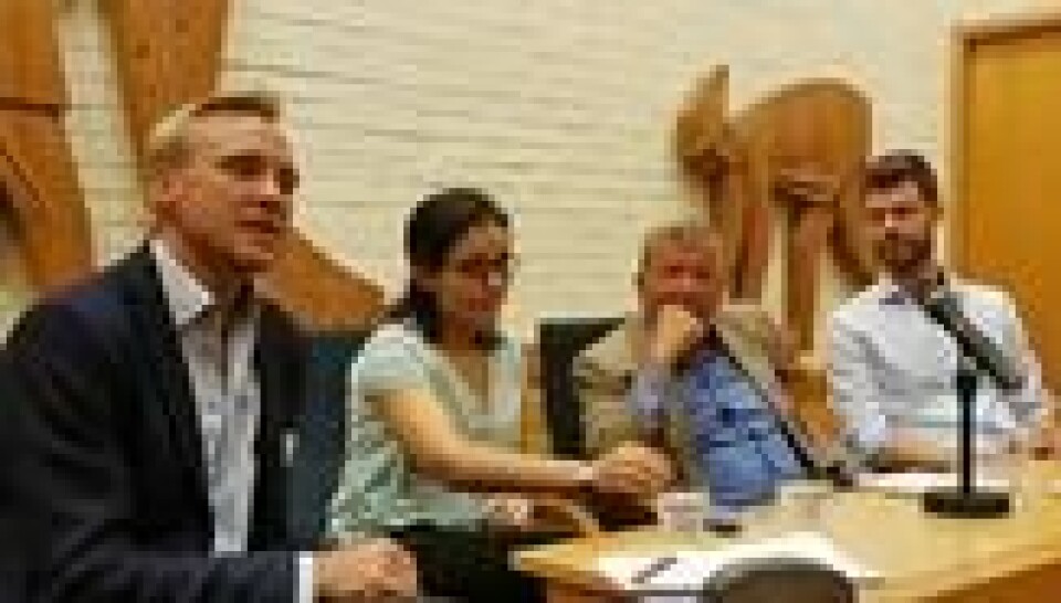 BOMBE-KRITIKK: Tormod Heier (til venstre), Asma Khalifa, Øystein Noreng og Bjørnar Moxnes med rystende uttalelser om Norges og Natos bombangrep som ødela Libya. BOMBE-KRITIKK: Tormod Heier (til venstre), Asma Khalifa, Øystein Noreng og Bjørnar Moxnes med rystende uttalelser om Norges og Natos bombangrep som ødela Libya. Foto: Thomas Vermes / ABC Nyheter