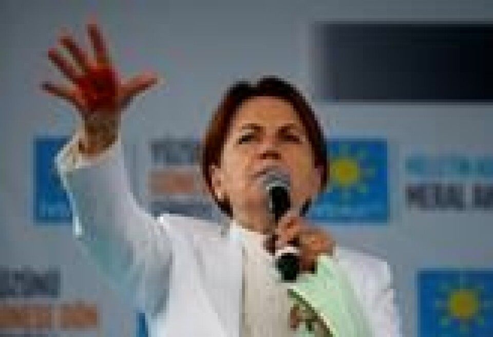 Leder av Iyi («Det gode partiet») Meral Aksener taler til tilhengere under et valgkampmøte i Izmit i Tyrkia 19. juni. Scanpix/Reuters. Leder av Iyi («Det gode partiet») Meral Aksener taler til tilhengere under et valgkampmøte i Izmit i Tyrkia 19. juni. Scanpix/Reuters.