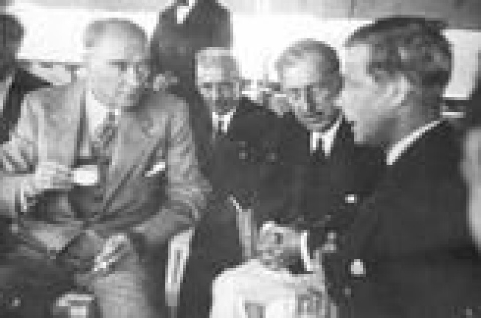 Mustafa Kemal, også kalt Ataturk, grunnla det moderne verdslige Tyrkia. Her er Ataturk (t.v.) fotografert sammen med britiske kong Edward på kongens yacht i 1936. (NTB-arkivfoto) Mustafa Kemal, også kalt Ataturk, grunnla det moderne verdslige Tyrkia. Her er Ataturk (t.v.) fotografert sammen med britiske kong Edward på kongens yacht i 1936. (NTB-arkivfoto)