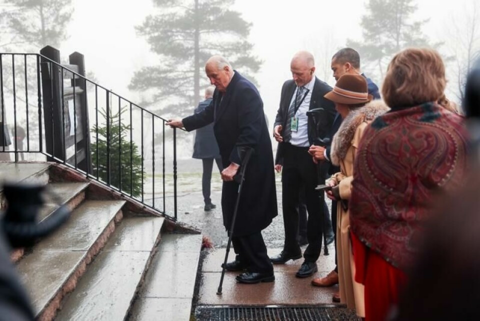 Kong Harald ved ankomsten til kapellet.