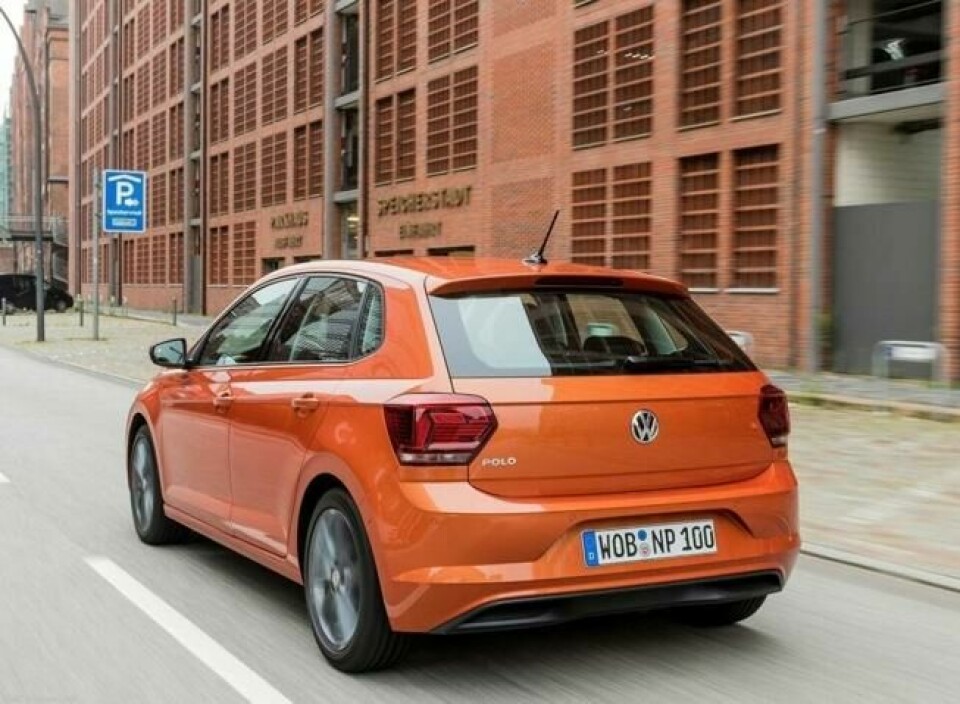 VW tilbyr ikke noen ladbare utgaver av Polo, i hvert fall ikke fra starten. Her hjemme er det nå bensinmotor som gjelder. VW tilbyr ikke noen ladbare utgaver av Polo, i hvert fall ikke fra starten. Her hjemme er det nå bensinmotor som gjelder.