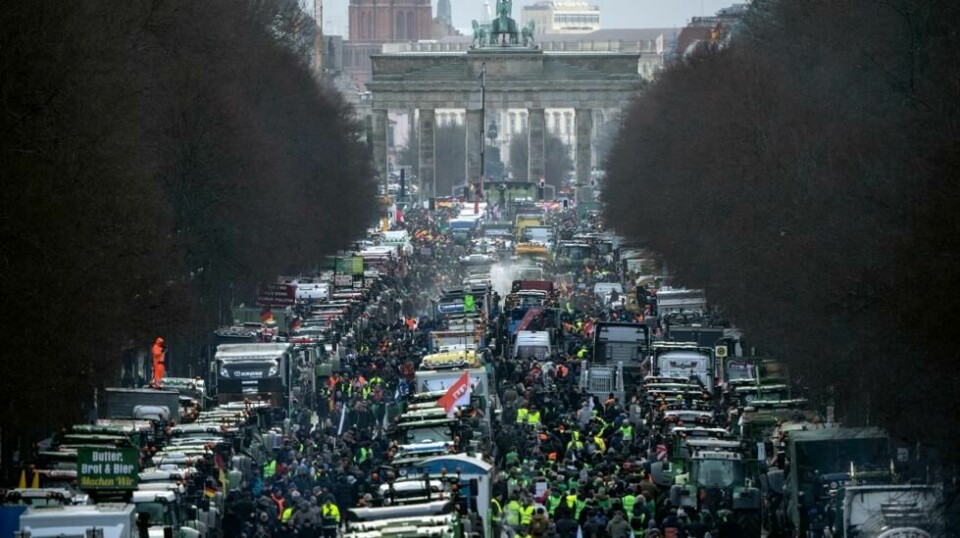Tusenvis av traktorer lammet trafikken i Berlin. Ebrahim Noroozi / AP / NTB