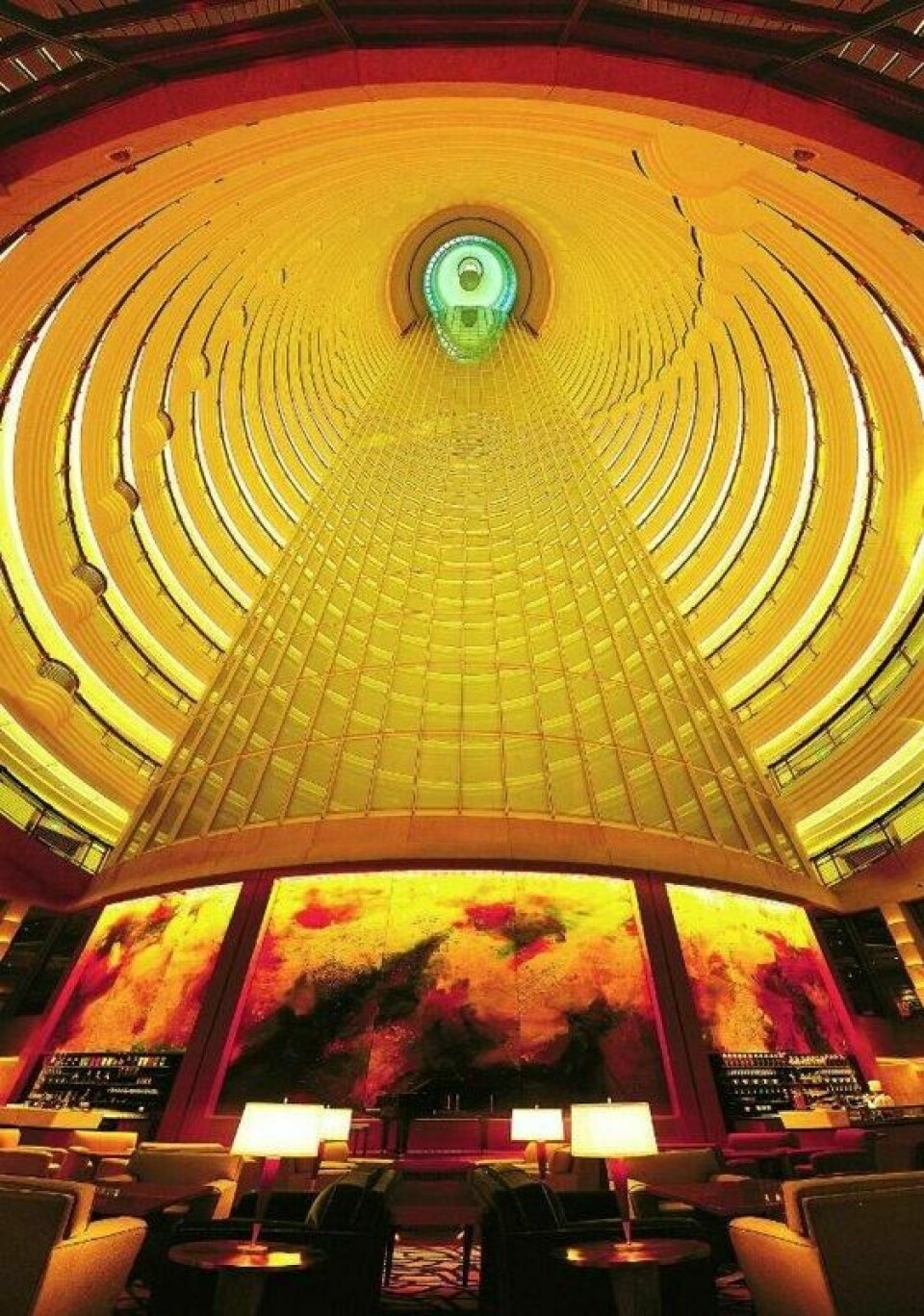 Blir du svimmel av dette? I sosiale medier uttrykker mange at atriet i Grand Hyatt Shanghai gjør dem uvel. Blir du svimmel av dette? I sosiale medier uttrykker mange at atriet i Grand Hyatt Shanghai gjør dem uvel. Foto: Grand Hyatt Shanghai / Booking.com