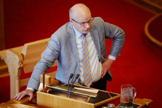 Forsvarspolitisk talsperson Hårek Elvenes i Høyre er kritisk til regjeringens informasjonsnivå rundt etableringen av et nytt luftoperasjonssenter for Nato i Norge.