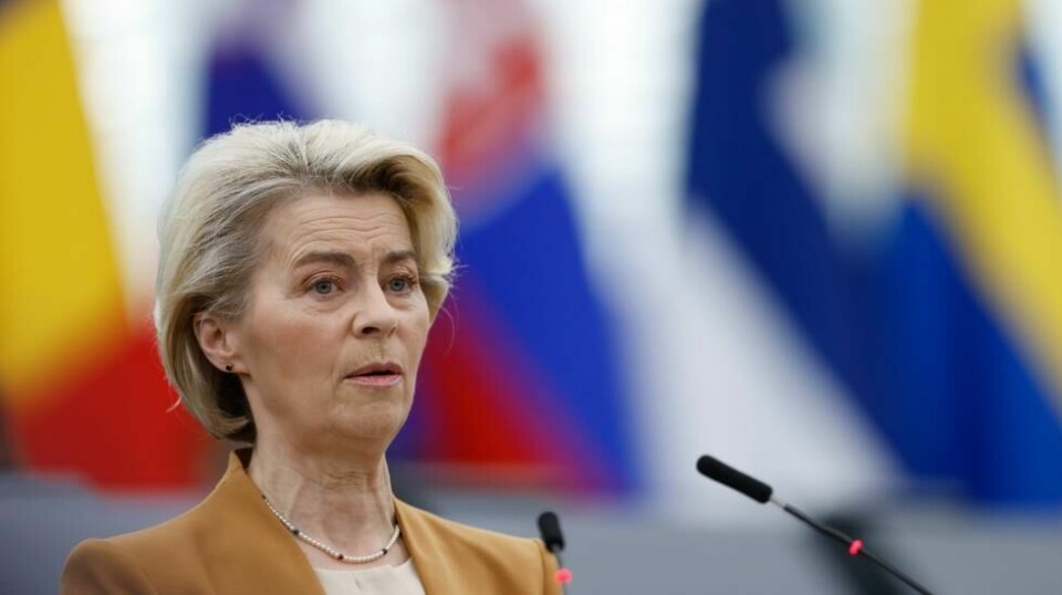 EU-kommisjonen trekker sitt forslag om halvering av sprøytemiddelbruk i landbruket, opplyste kommisjonens leder Ursula von der Leyen tirsdag. Foto: AP / NTB