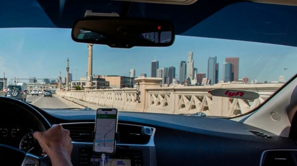 BILKLIMA: Godt klima i bilen, her på en kjøretur i Los Angeles, USA, i mars, gir dårlig klima ute, viser ny IEA-rapport om oljeforbruket for å drive klimaanlegg i biler.