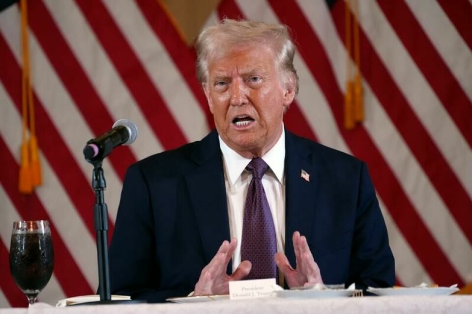 USAs påtroppende president Donald Trump har forsøkt å blokkere at innholdet i en spesialrapport blir offentliggjort. Her under et møte med republikanske guvernører på Mar-a-Lago i Palm Beach i Florida torsdag.