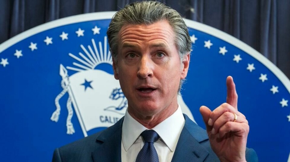 Californias guvernør Gavin Newsom har lagt ned veto mot et foreslått KI-lovverk i delstaten. Foto: Damian Dovarganes / AP / NTB