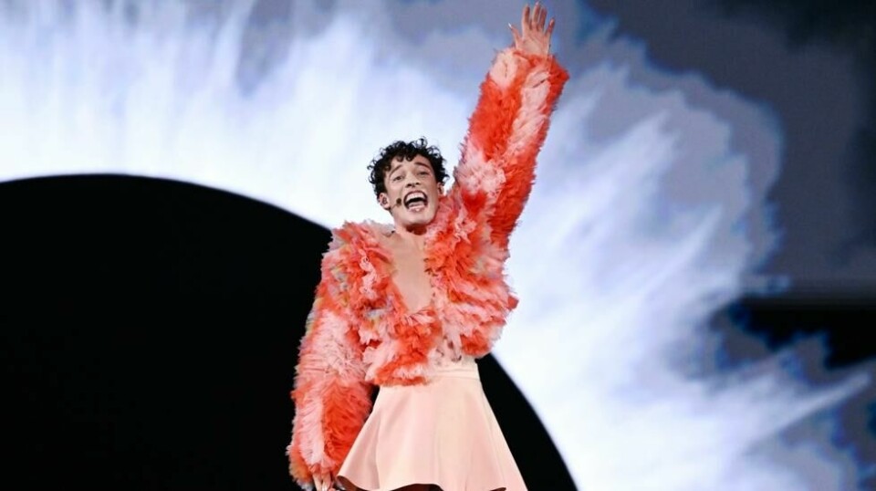 Det er sveits som skal arrangere Eurovision Song Contest 2025 etter at den sveitsiske artisten Nemo vant årets finale med låten «The Code». Foto: Jessica Gow / TT / NTB