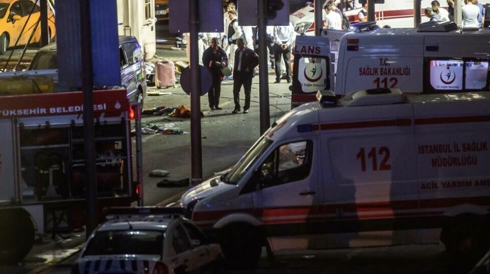 Minst 44 mennesker ble drept og 230 skadet i terrorangrepet mot flyplassen i Istanbul. / AFP PHOTO / OZAN KOSE