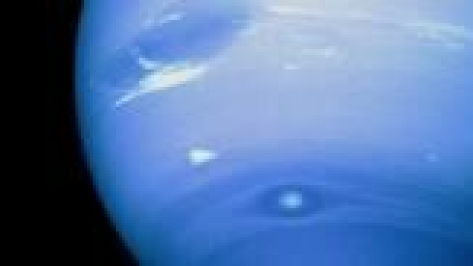 Sommeren 1989 ble Voyager 2 den første romsonden til å observere planeten Neptun på nært hold. Romsonden passerte omkring 4950 km over gasskjempens nordpol. Foto: Nasa. Sommeren 1989 ble Voyager 2 den første romsonden til å observere planeten Neptun på nært hold. Romsonden passerte omkring 4950 km over gasskjempens nordpol. Foto: Nasa.