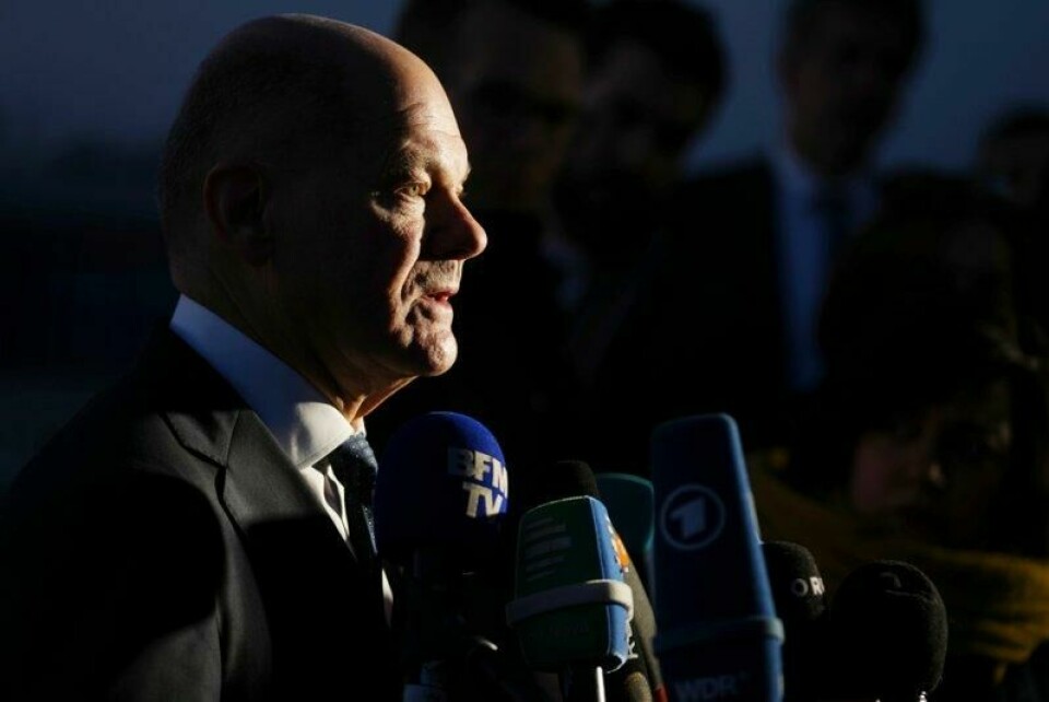 Tysklands statsminister Olaf Scholz er irritert over at det snakkes om en fredsstyrke i Ukraina, og mener at det er forhastet og høyst upassende all den tid krigen fortsatt raser der.