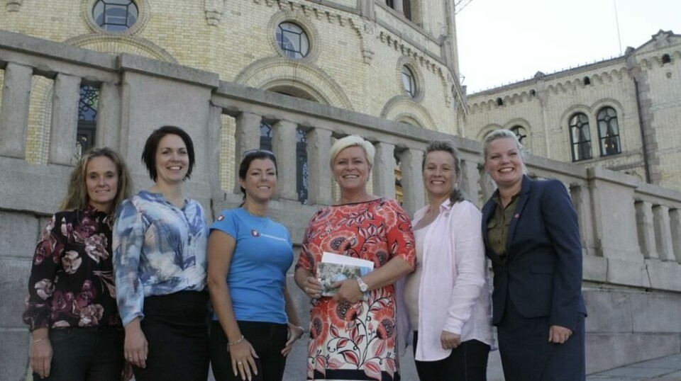 Fv: Stortingsrepresentant for Vestfold Ellen Eriksen, Stortingsrepresentant for Aust-Agder Åshild Bruun-Gundersen, Stortingsrepresentant for Sogn og Fjordane Britt Dalsbotten, Siv Jensen, Stortingsrepresentant Lill Harriet Sandaun og Stortingsrepresentant for Hordaland Silje Hjemdal.
