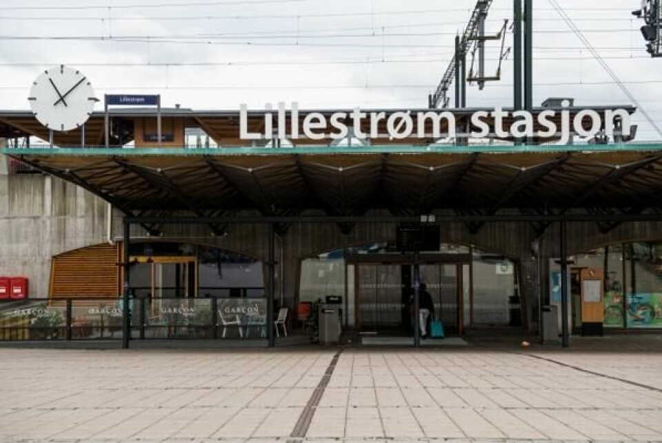 En sporfeil ved Lillestrøm stasjon fører til innstillinger i togtrafikken.